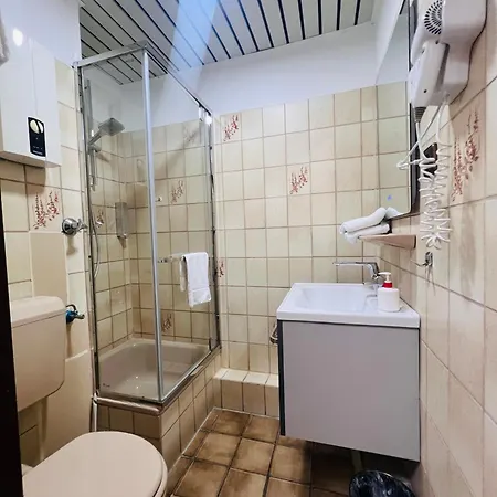 Am Flughafen 3* Köln