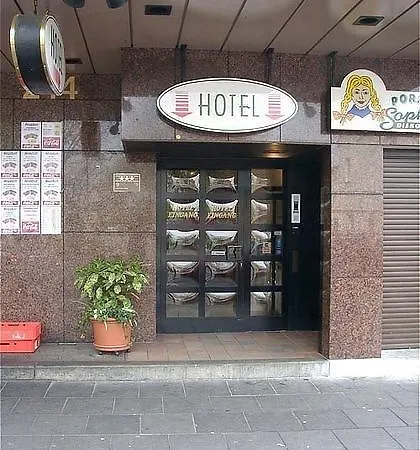 Am Flughafen Hotel Kolonia