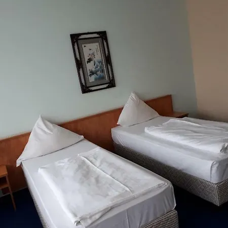 Hotel Am Flughafen Kolonia