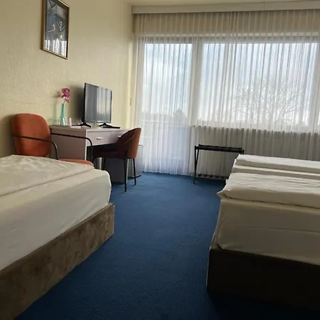 Am Flughafen Szálloda 3*