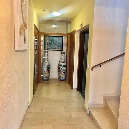 Отель Am Flughafen 3*